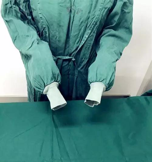 我院手術室在全院率先推廣無觸式戴無菌手套法！